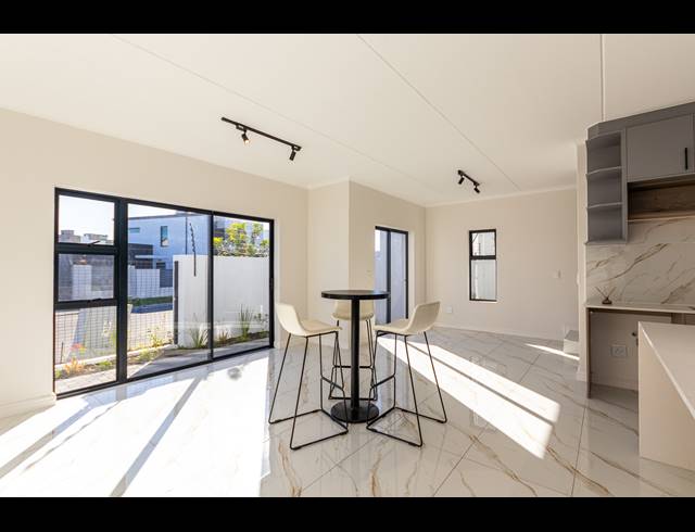 3 BEDROOM APARTMENT FOR SALE IN SANDOWN
